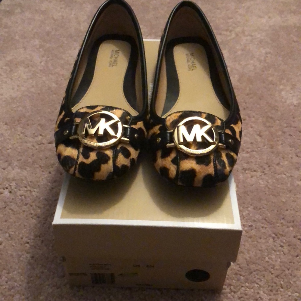 Brand new Michael Kors flats 💯 authentic